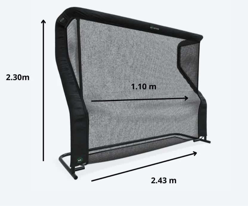 Filet de practice de golf Net Return Pro Series Large V2 de 10 pieds avec dimensions indiquées : hauteur de 2,30 m, largeur de 2,43 m et profondeur de 1,10 m. Idéal pour les entraînements en intérieur avec une grande surface de capture des balles.