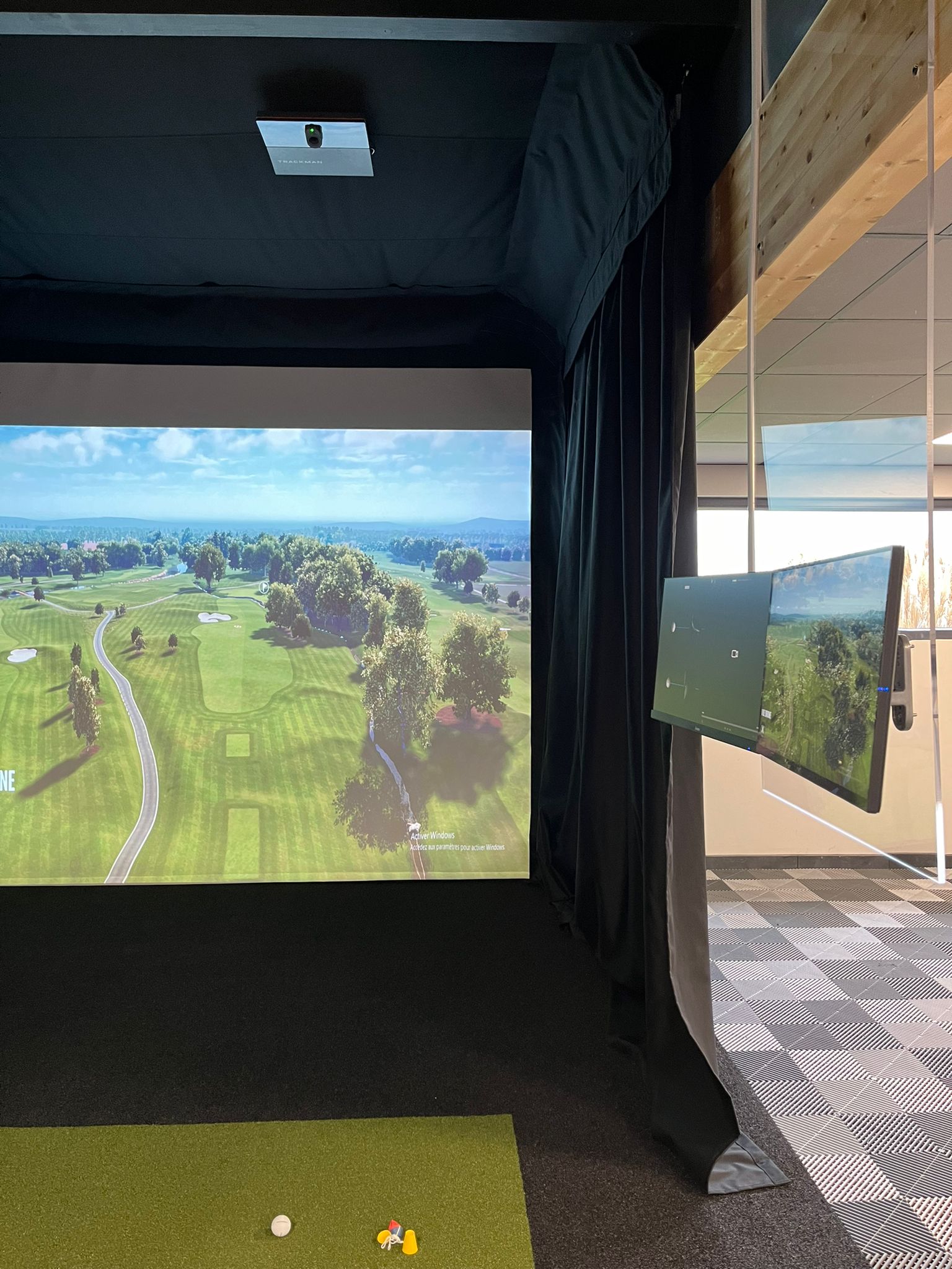 Un garage transformé en espace golf indoor à Metz : quand design et performance se rencontrent