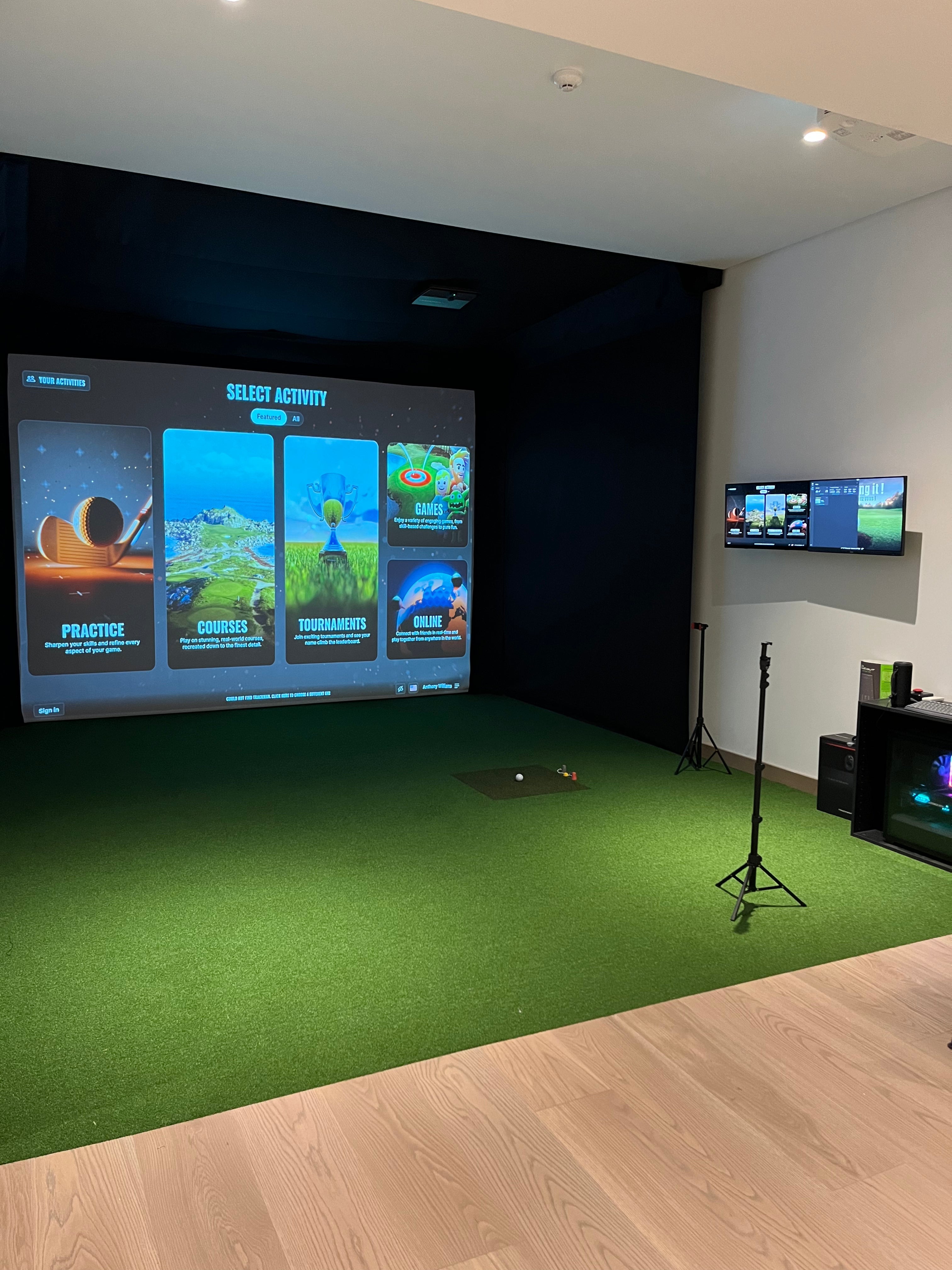 Un simulateur de golf au cœur du parcours : quand passion et élégance se rencontrent